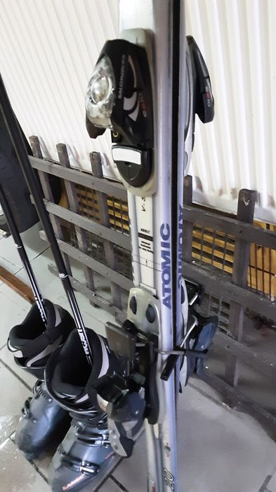 Narty zjazdowe atomic