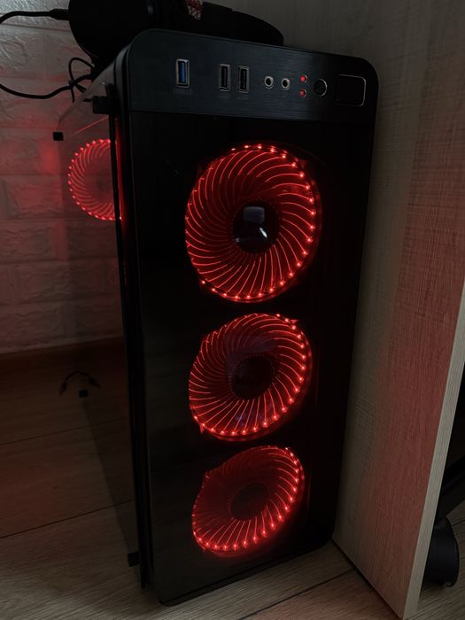 Komputer i zestaw Gamingowy + akcesoria