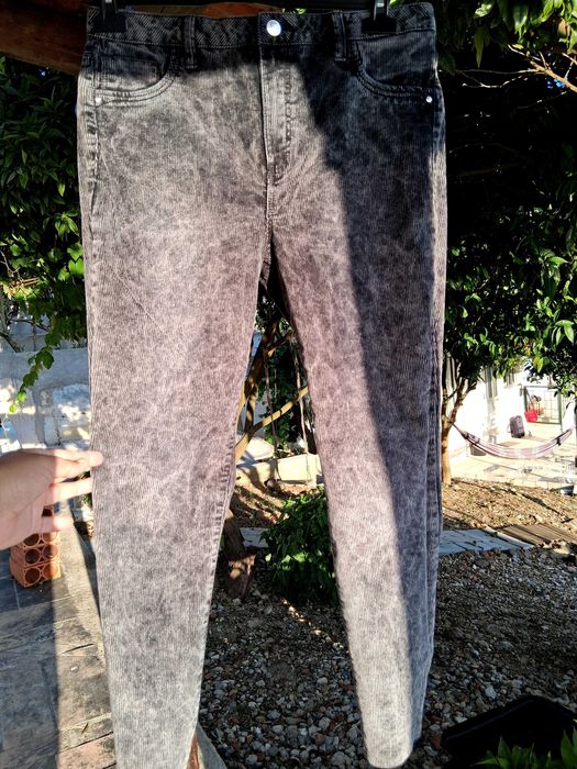 Calça Lefties,com blusa MNG.