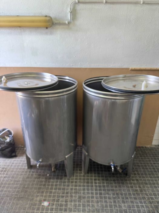 2 Tanques em Aço Inoxidável – 485 Litros Cada – Abertos com Tampa