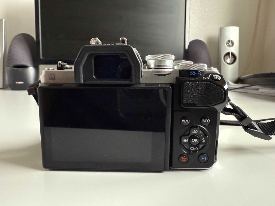 Olympus OMD E-M10 Mk3 Camera Set64584964080129121