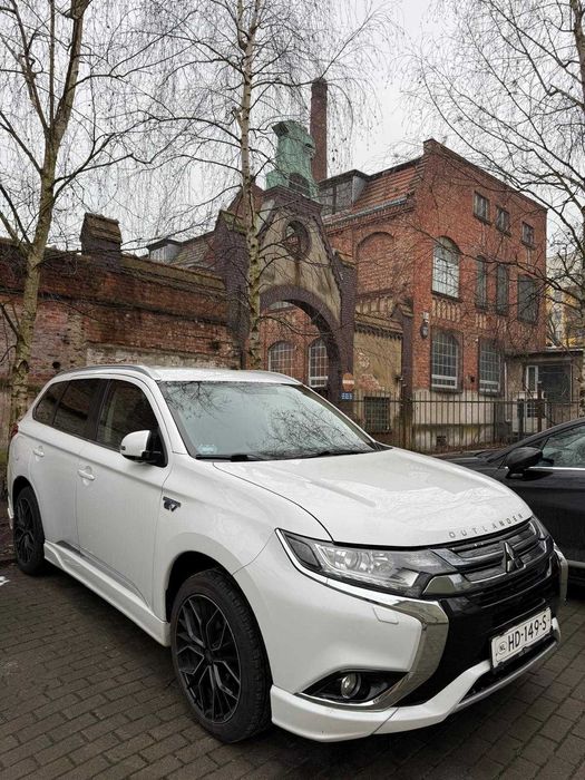 Mitsubishi Outlander PHEV • 2015 • Benzyna 2.0