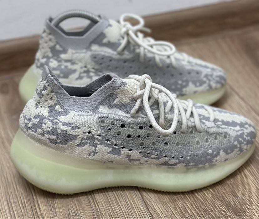 新品未使用アディダスYeezy Boost 380 REFLECTIVE26cm adidas yeezy boost 380 - купить обувь мужскую - Цена на OLX.ua