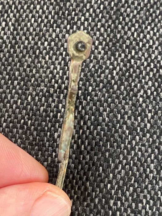 Brązowy, emaliowany krzyż  z XVIII wieku.