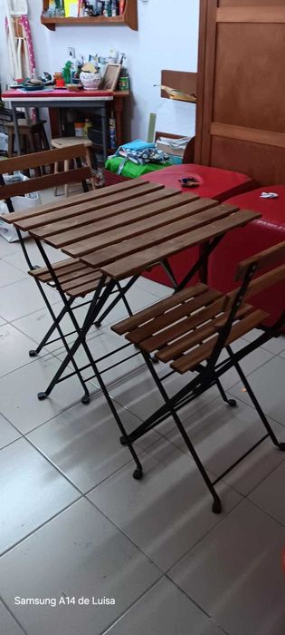 mesa de exterior com duas cadeiras