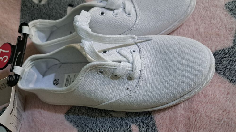 Nowe z metkami 37 białe tensowki