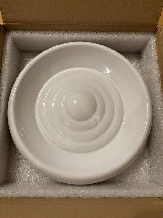 Poidło. Miska ceramiczna dla kota