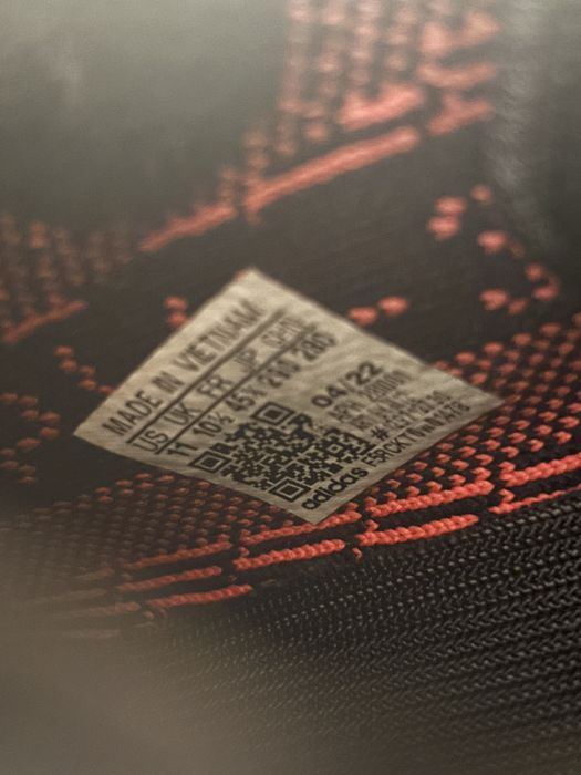 Yeezy 350 boost v2 red stripes