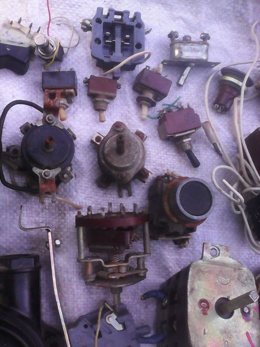 Електромотори 12в,220в різні