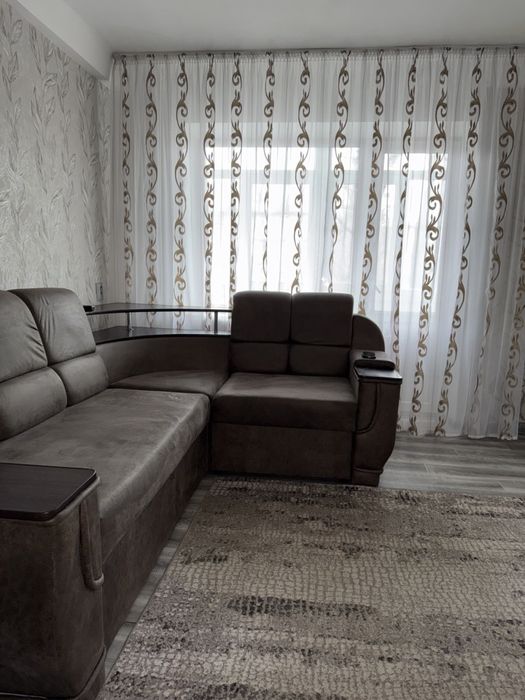 Здам подобово 3-кімнатну картиру.