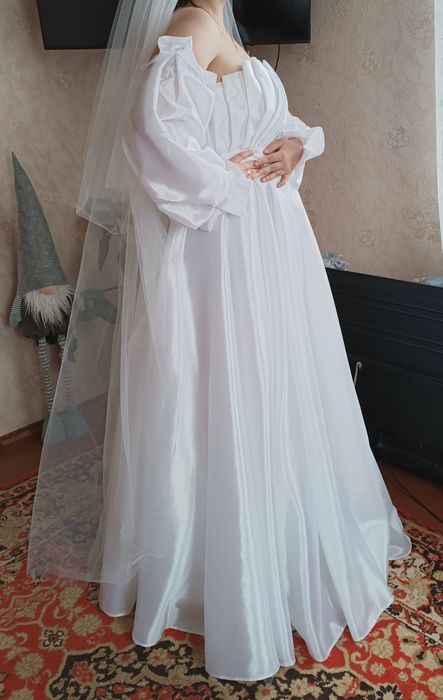 Весільна сукня .