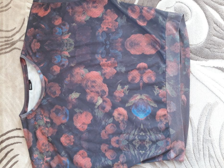 Bluza kolorowa .