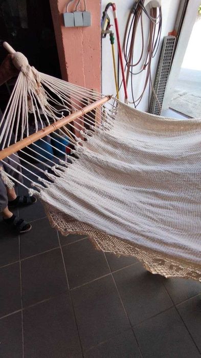 2 Camas de Rede em Crochet c/ Barra de Madeira – Novas