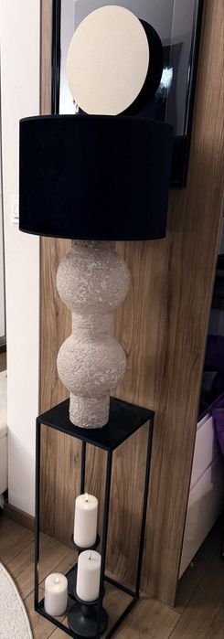 Lampa stojaca duza .