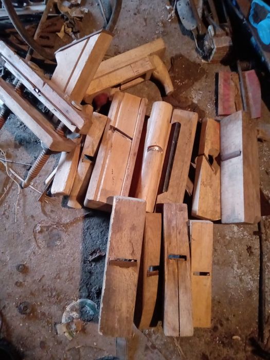 Ручний деревообробний інструмент.