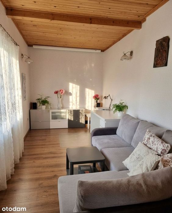 Atrakcyjny dom z ogrodem zimowym