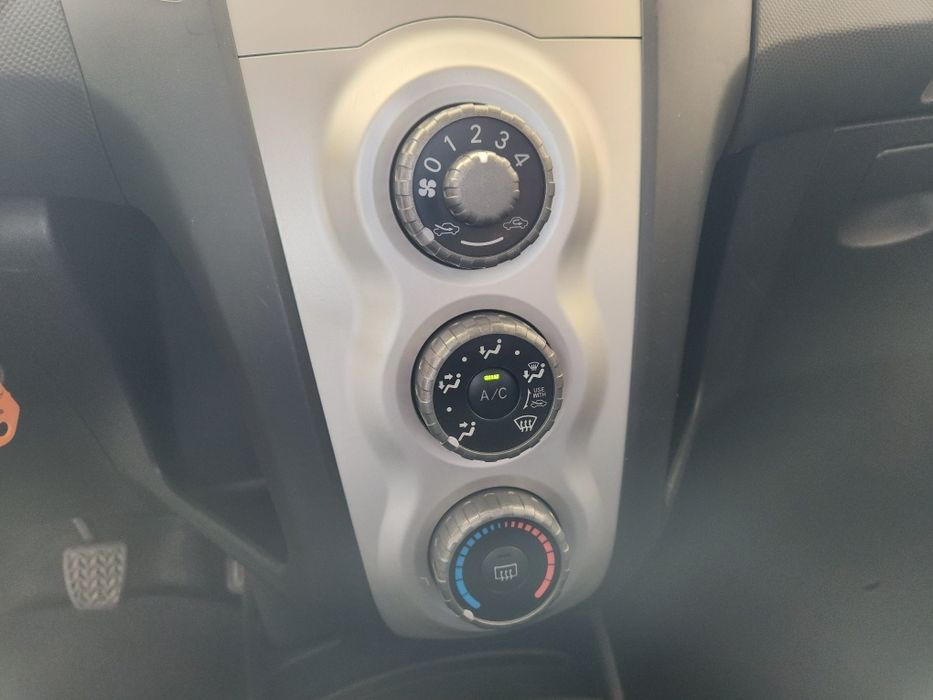 Toyota Yaris — fotografia 7