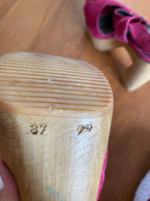 Sandálias rosa da Stella