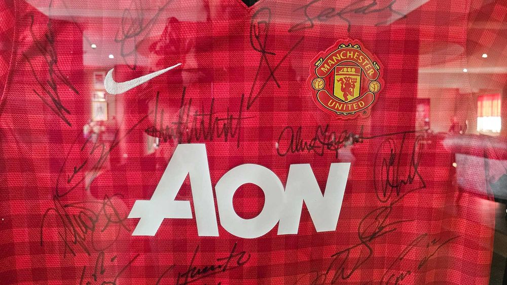 Camisola oficial principal do clube de futebol inglês Manchester United Football Club 2012/2013
