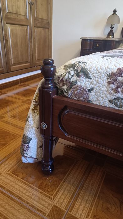 Conjunto quarto madeira maciça
