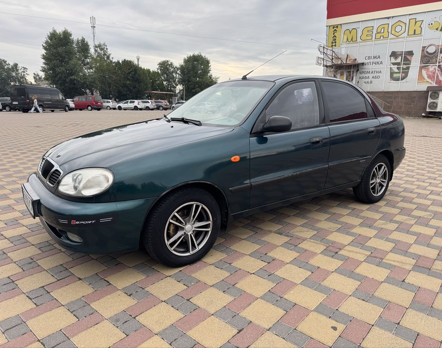 Daewoo Lanos . . .