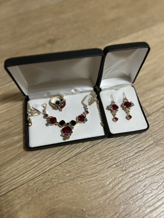 Набір прикрас (обручка, сережки, кольє)