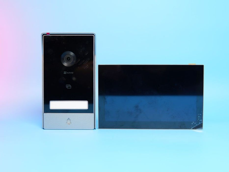 Комплект видеодомофона / Дисплей 7" сенсорный 1024×600 / Камера 2 мм 3