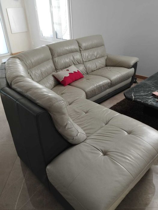 Sofá em pele cinzento