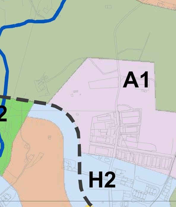 Terreno a 3km da Câmara Municipal para 4 moradias geminadas