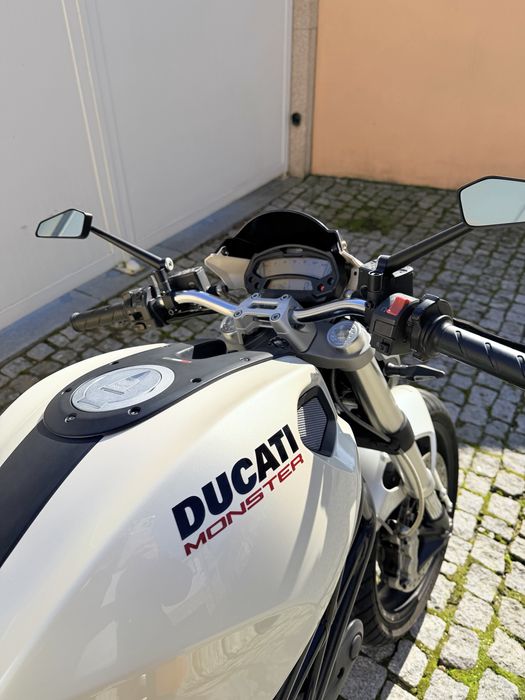 Ducati monster 696 nacional