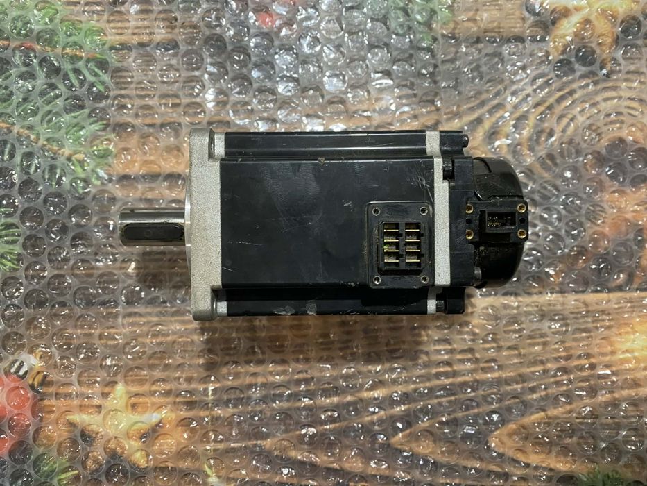 Servo serwomotor z enkoderem omron R88M-1M40030T-S2
230VAC