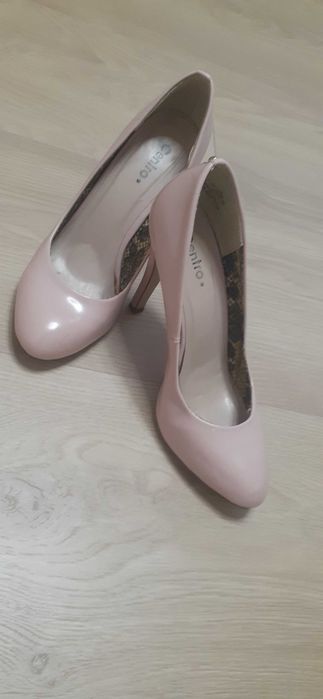 Продам жіночі туфлі 38р.