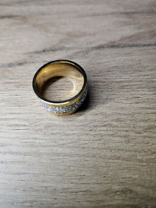 Obrączka z cyrkoniami