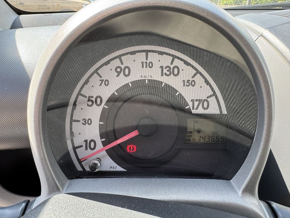 Peugeot 107 1.0 — 5 portas, económico e ideal para cidade