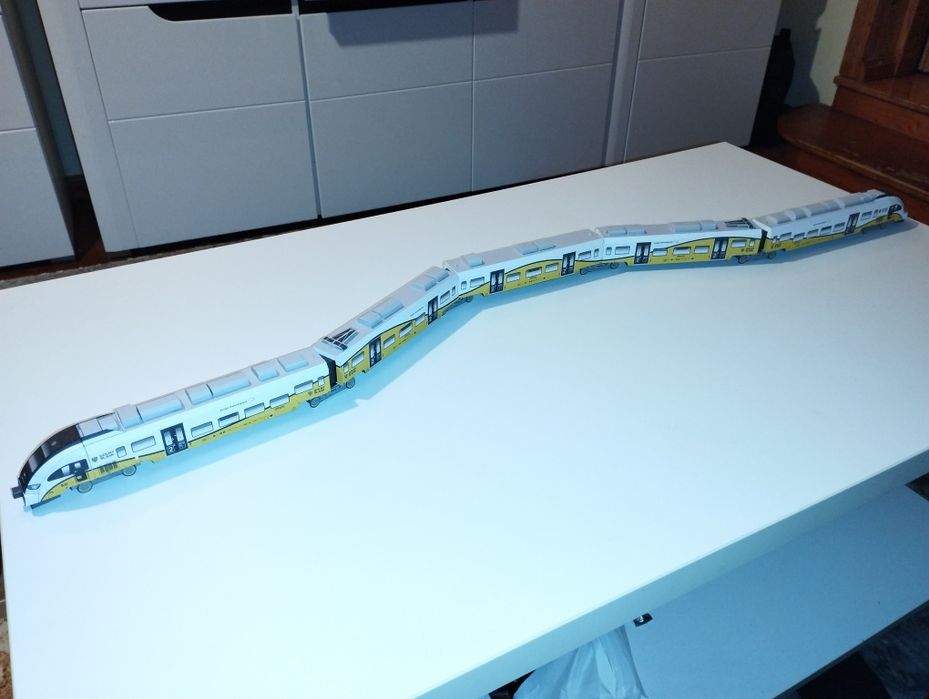 Model kartonowy zabawka pociąg miejski dolny śląsk wklej model  ELF II