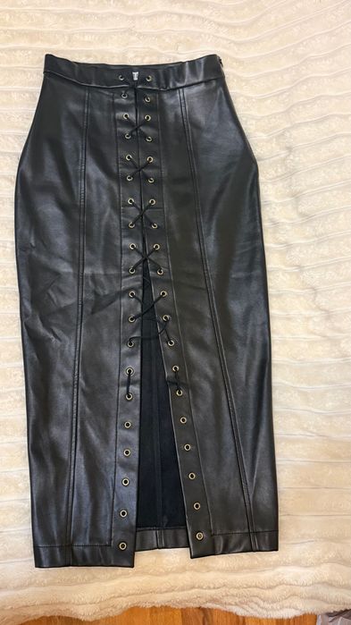 Елегантна довга шкіряна спідниця-олівець