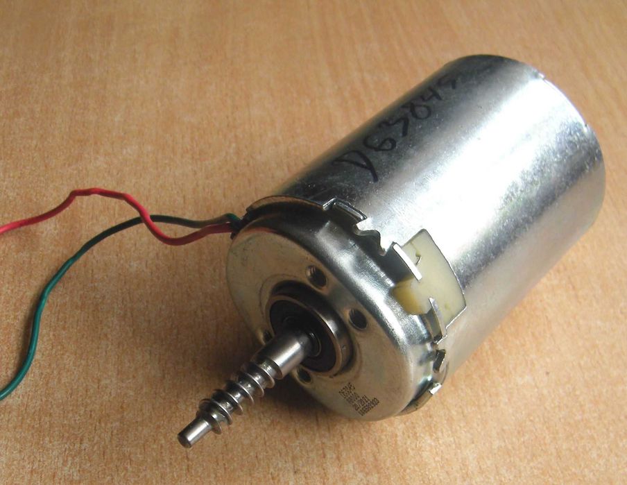 Silnik DC-24V/6A/150W/3000 obr/min do siłownika.
