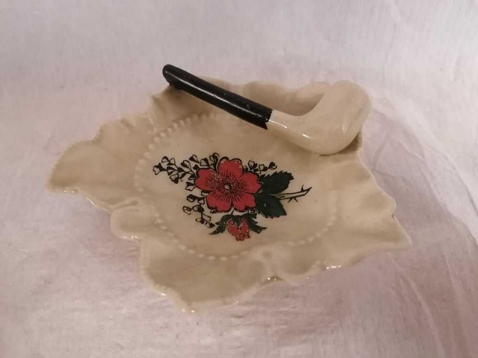 Porcelanowa popielniczka z fajka