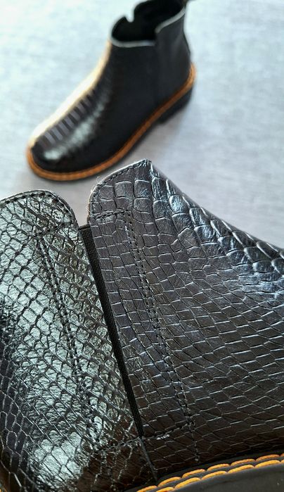 Жіночі натуральні лаковані челсі осінні черевики чорні  35 37 39 40