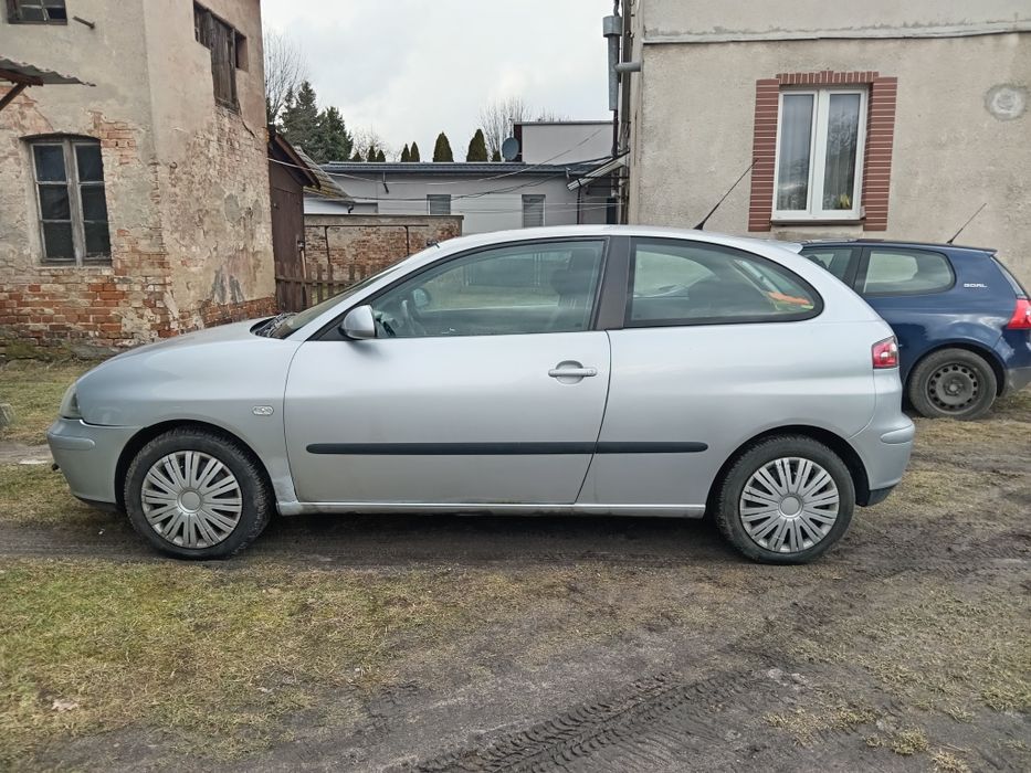 Seat Ibiza 1,4 16V  2005r