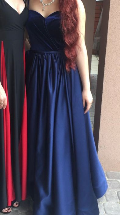 Неймовірно шикарне атласне плаття