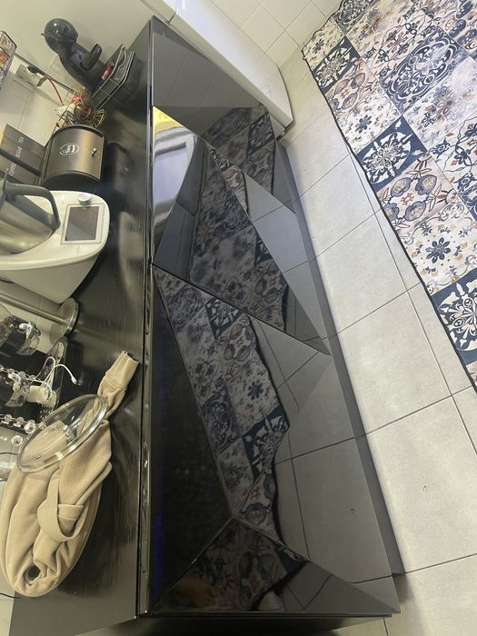 Aparador com 2 gavetas para talheres