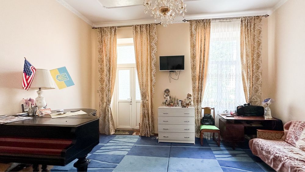 Продається 2 кімнатна квартира з терасою в центрі Дрогобича - View 2