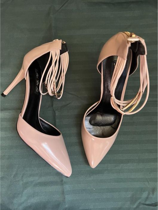 Босоніжки бежеві