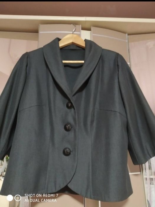 Гарний жіночий піджак