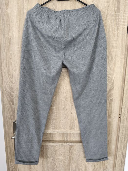 Szare spodnie w rozmiarze L