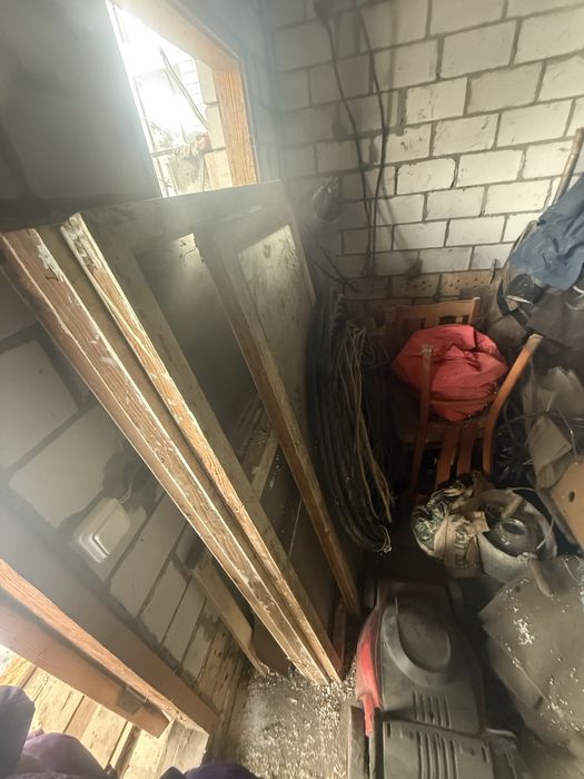 Віконні рами та двері на дрова