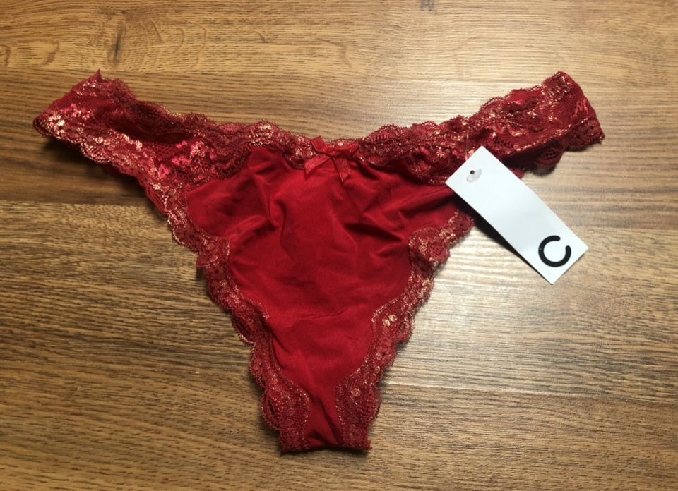 Cubus majtki stringi czerwone złoto koronka L