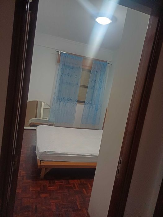 Alugo  Quarto em Mercês