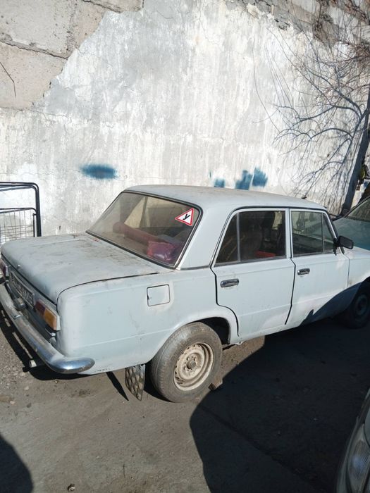 продам два жигуля за 600